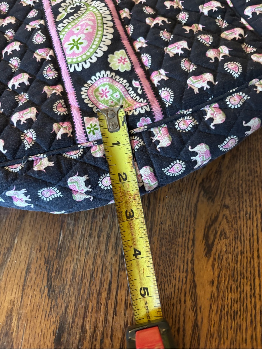 Vera Bradley women’s cute pink elephant design quilted bag!!! So cute